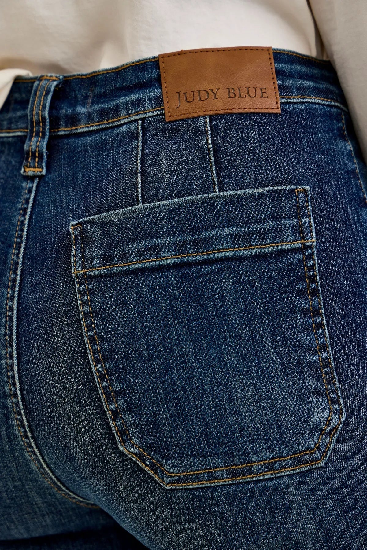 Dottie Utility Wide Crop