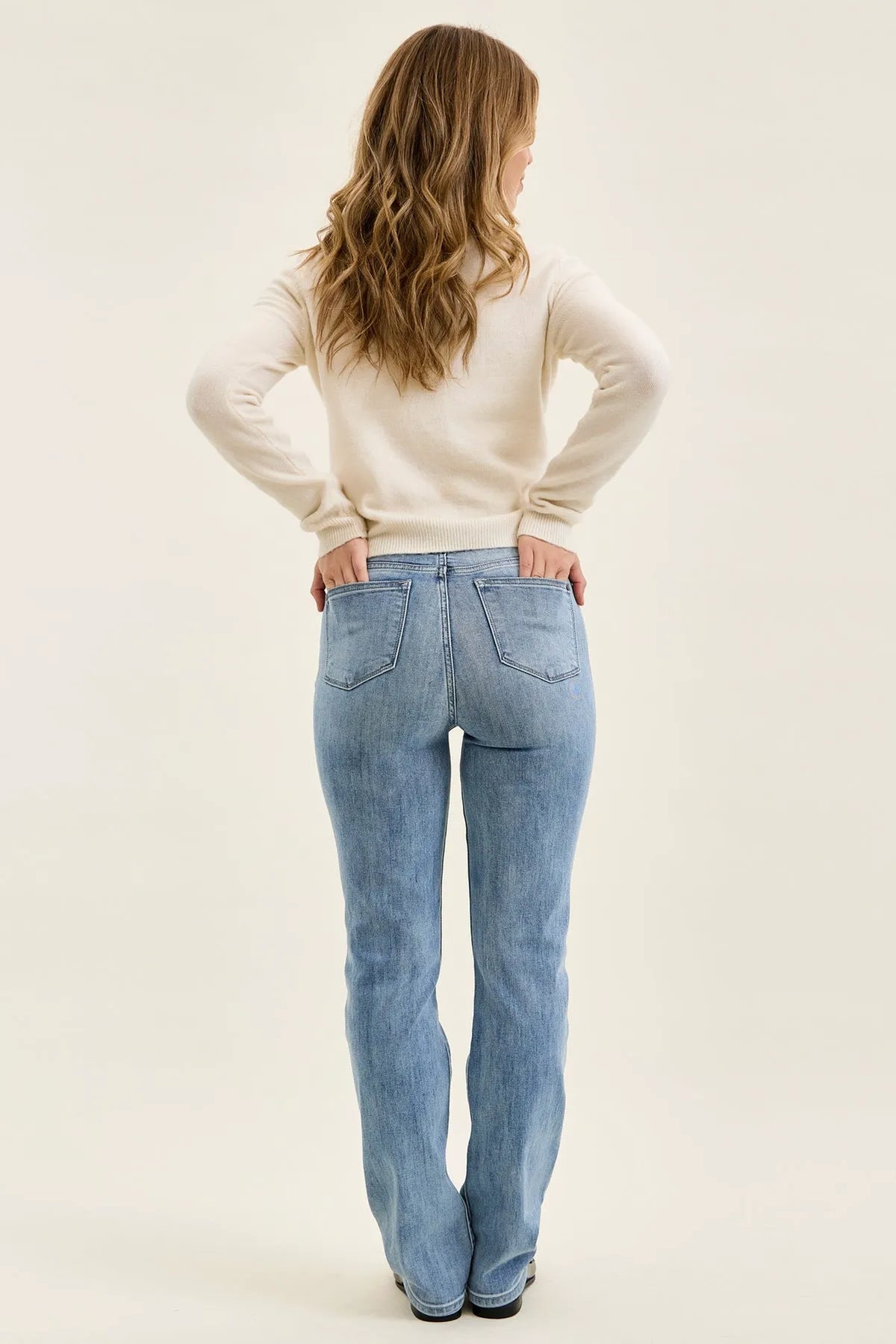 Brenda 90's Straight Fit