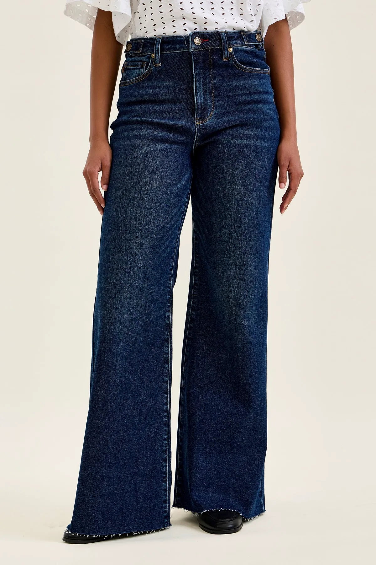 Lux Retro Wide With Adjustable Tabs