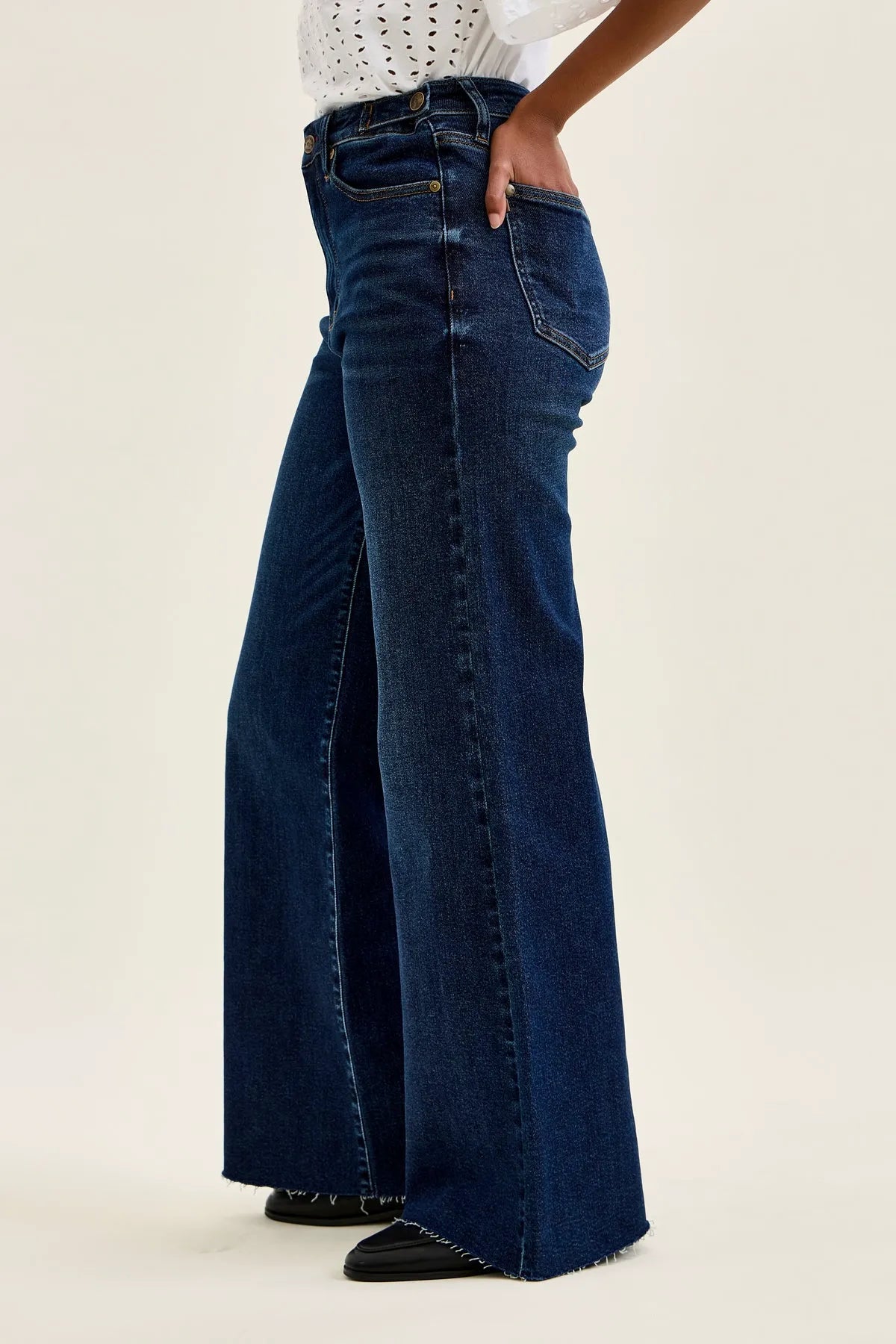 Lux Retro Wide With Adjustable Tabs