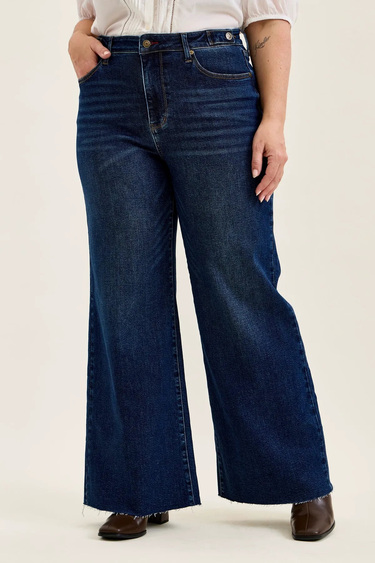 Lux Retro Wide With Adjustable Tabs - PLUS