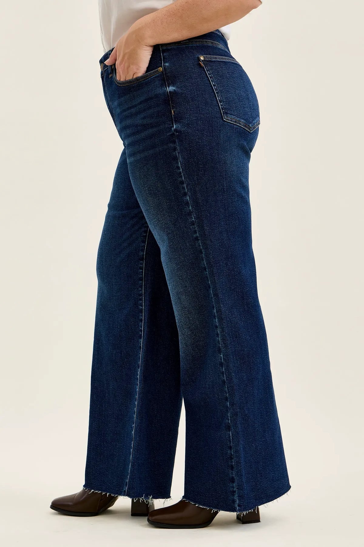 Lux Retro Wide With Adjustable Tabs - PLUS