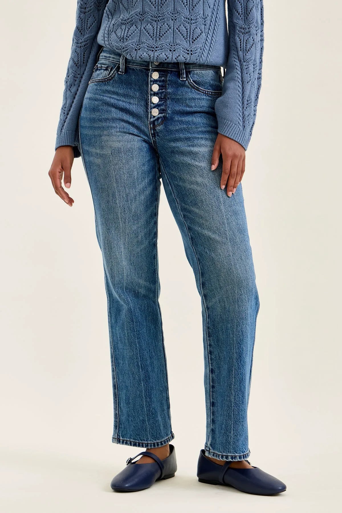 Lara Slim Straight Rigid Magic
