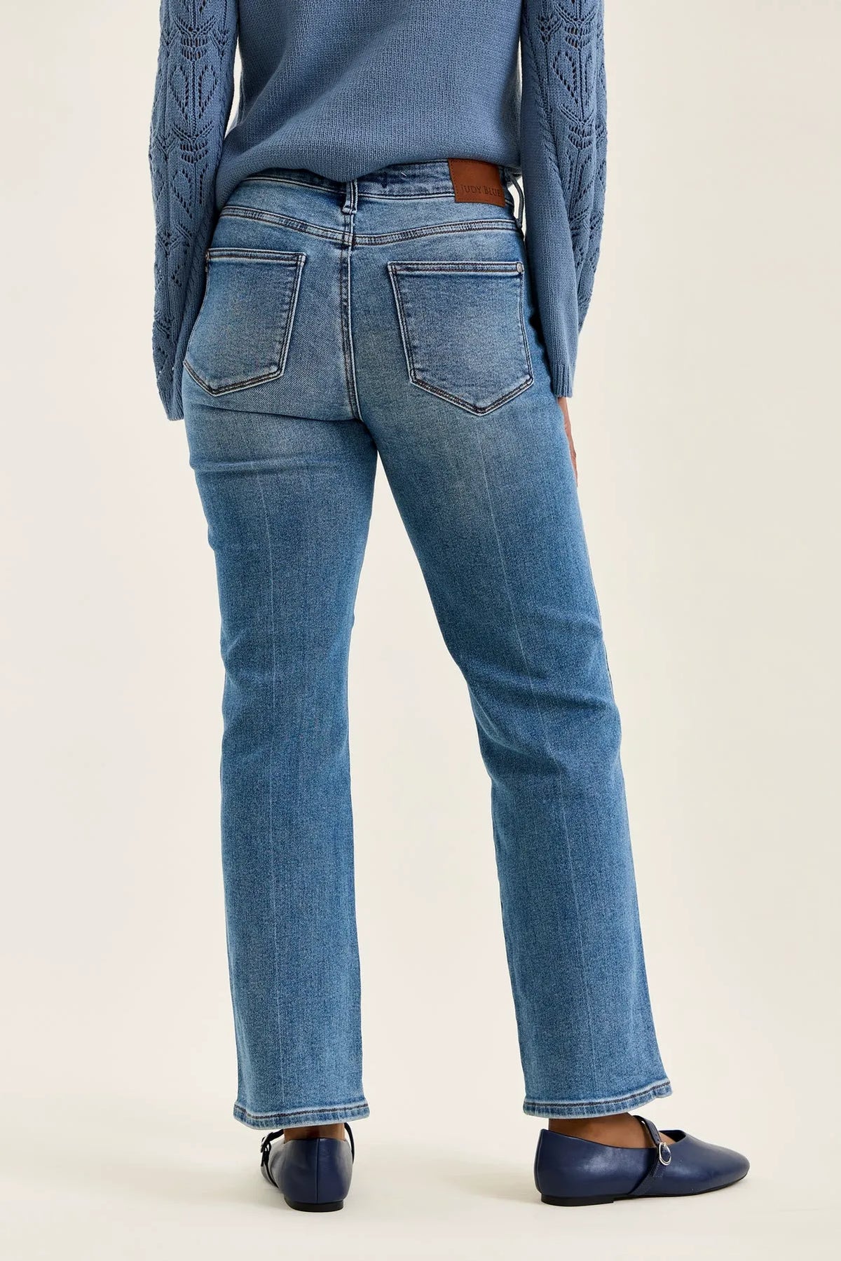 Lara Slim Straight Rigid Magic