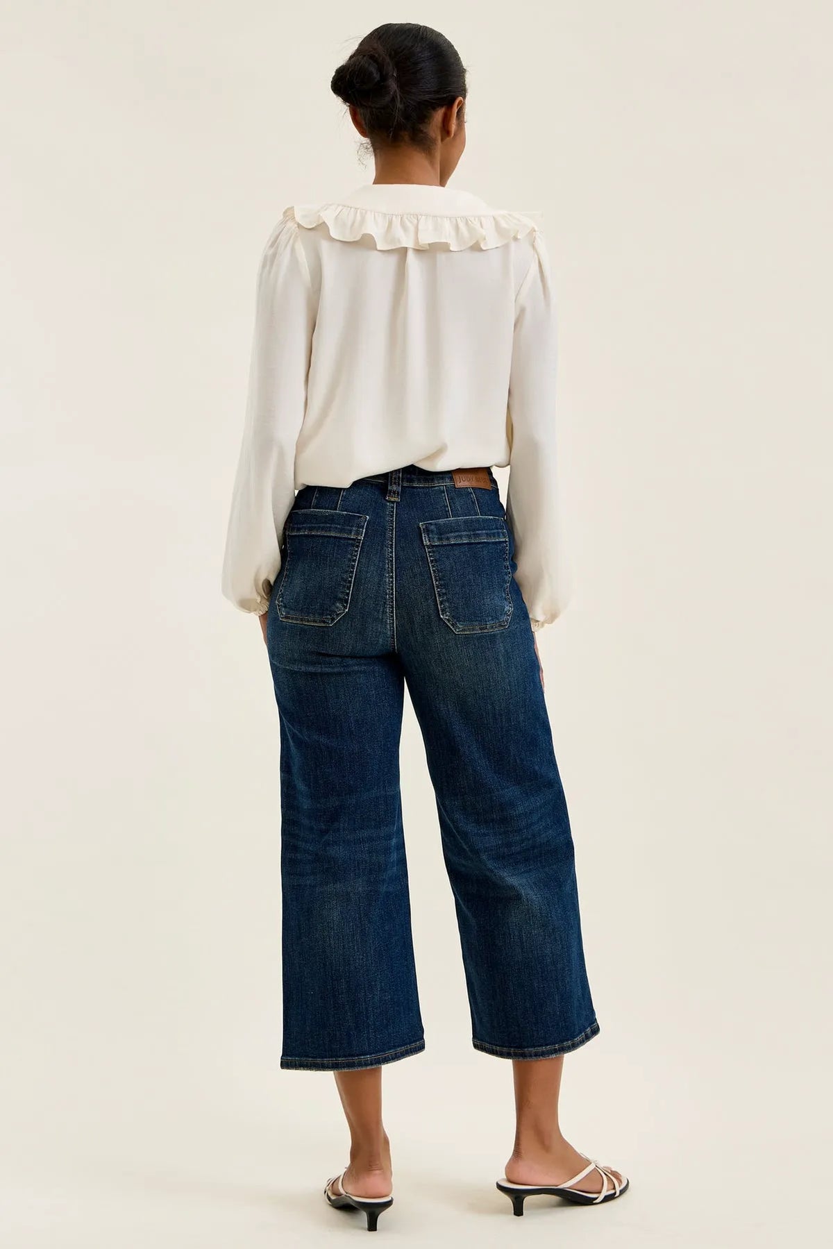 Dottie Utility Wide Crop