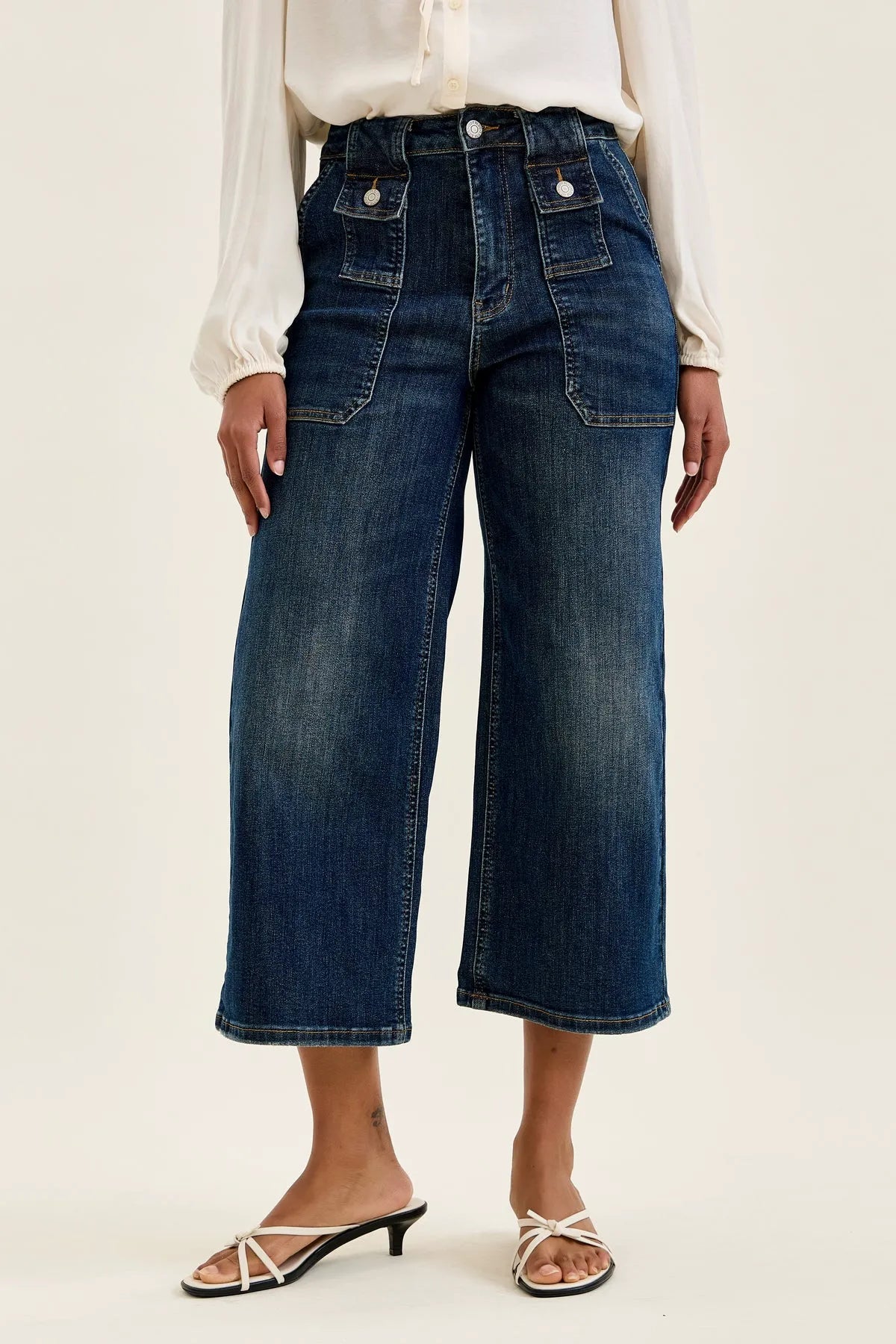 Dottie Utility Wide Crop