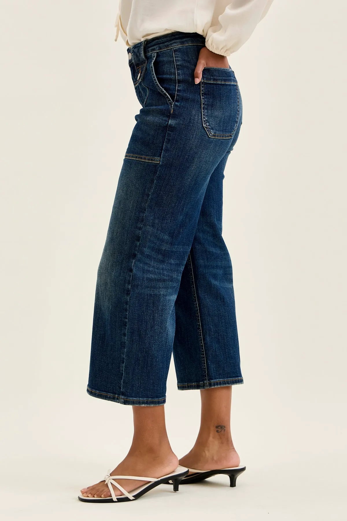 Dottie Utility Wide Crop