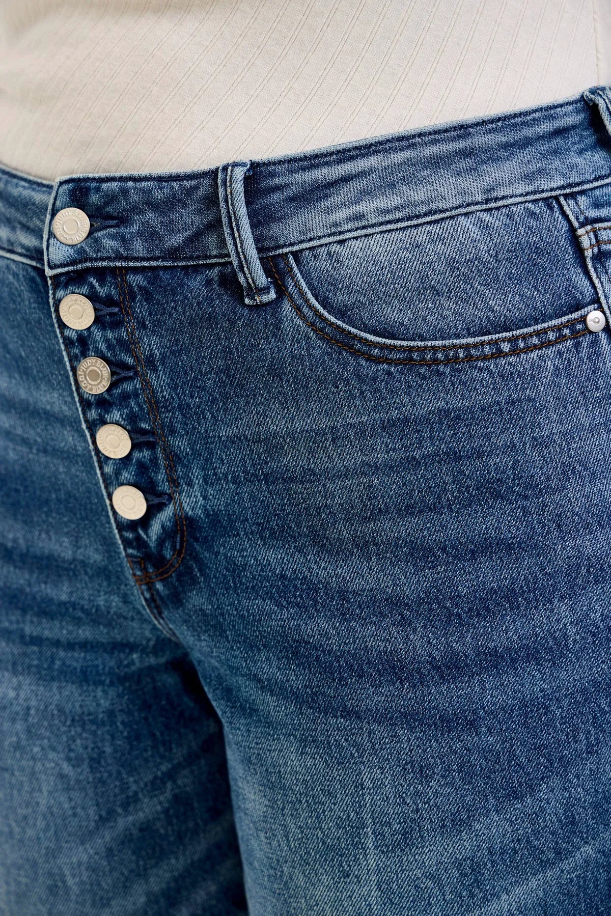 Lara Slim Straight Rigid Magic - PLUS