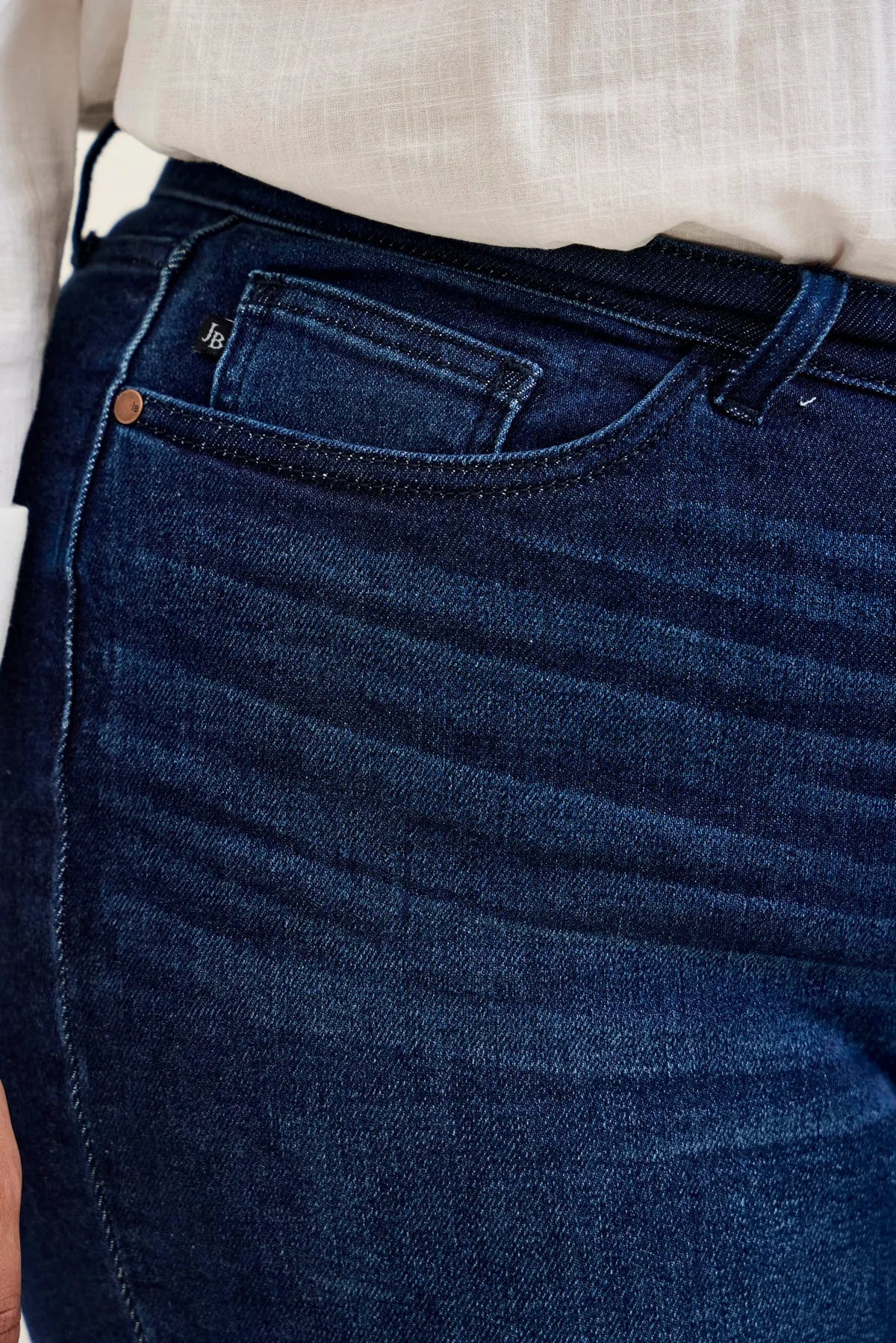 Louisa V-Front Bermuda - PLUS