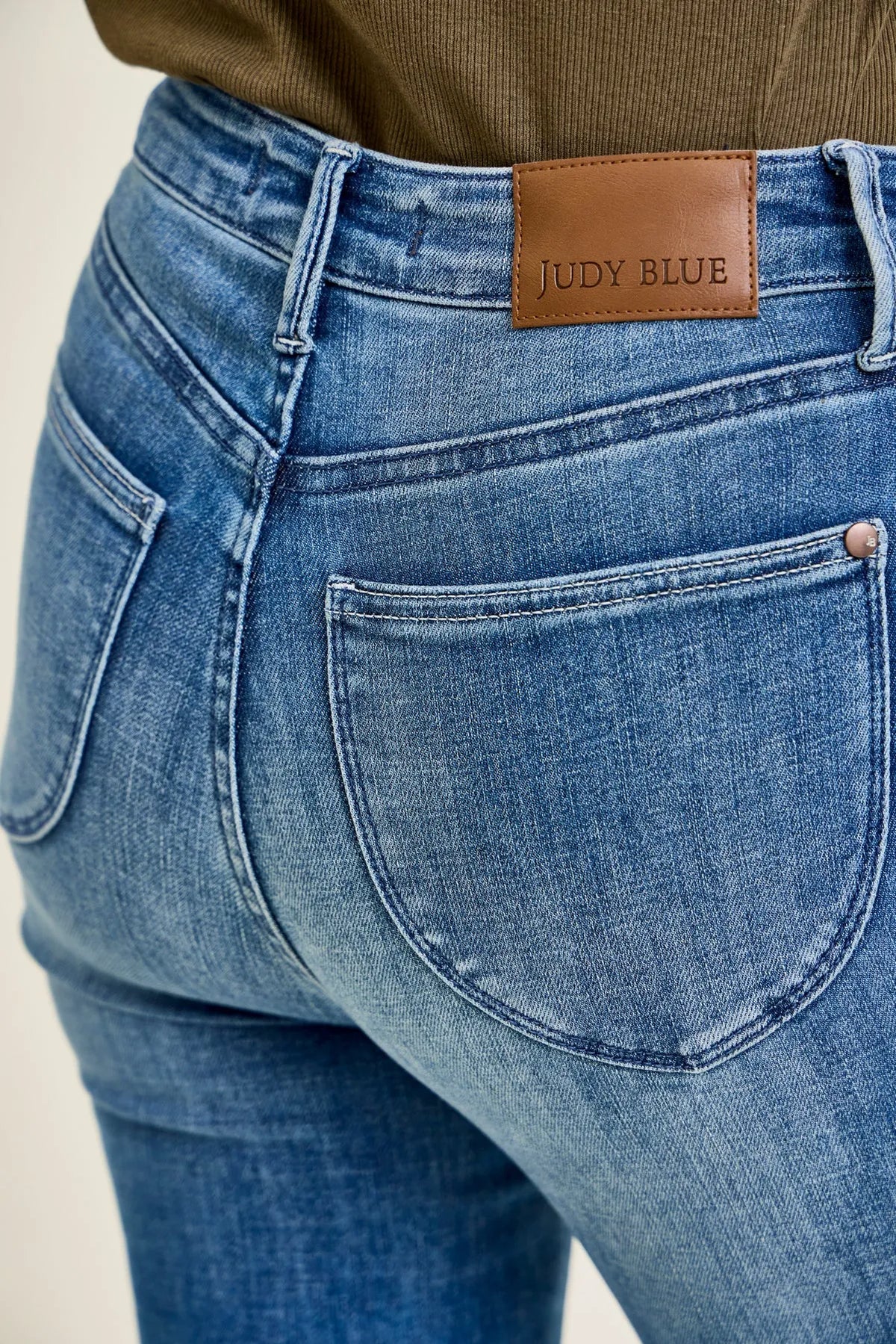 Melanie Tummy Control Back Shield Pockets & Cuff Capri
