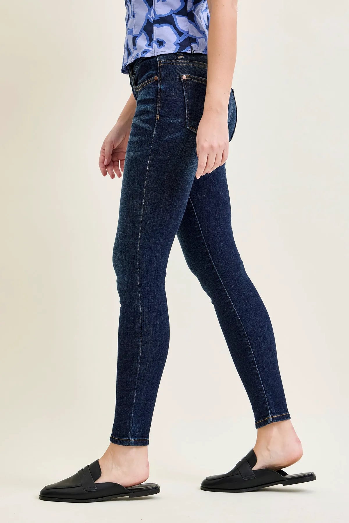 Sienna Handsand Resin Wash Skinny Jeans