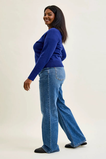 Kimberly V-Front Straight Jeans - PLUS
