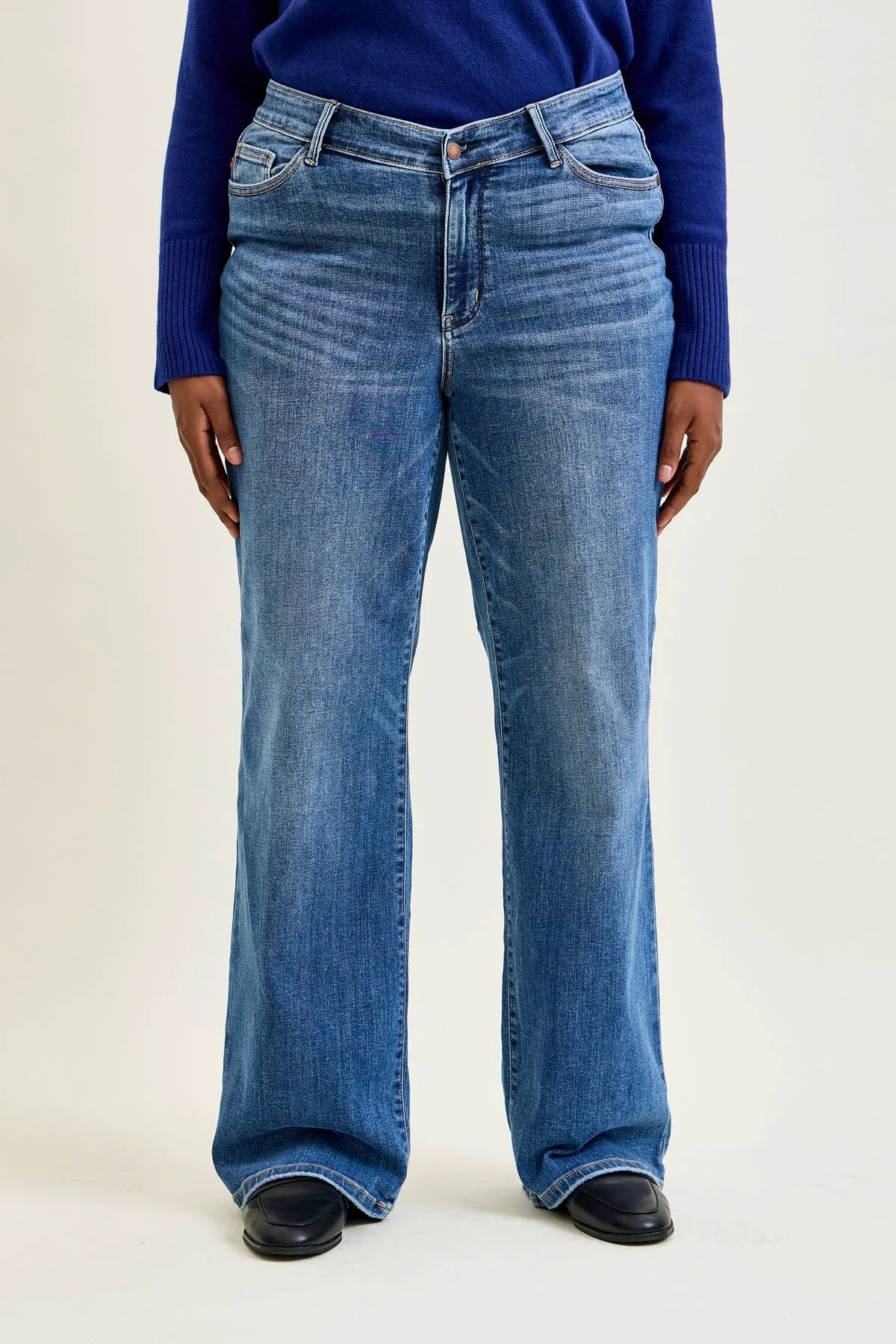 Kimberly V-Front Straight Jeans - PLUS