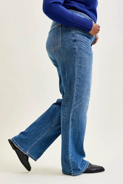 Kimberly V-Front Straight Jeans - PLUS