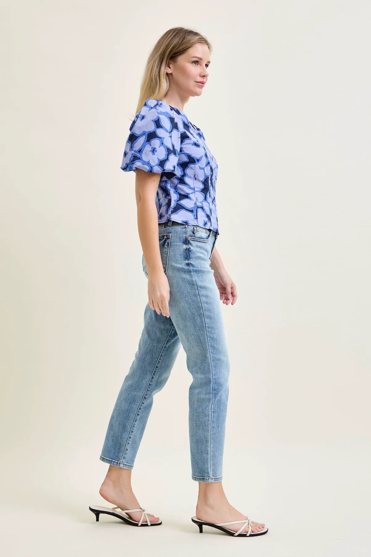 Lara Vintage Vibes Slim Jeans with a Pocket Perk