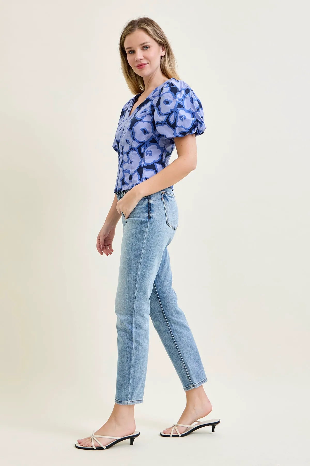 Lara Vintage Vibes Slim Jeans with a Pocket Perk