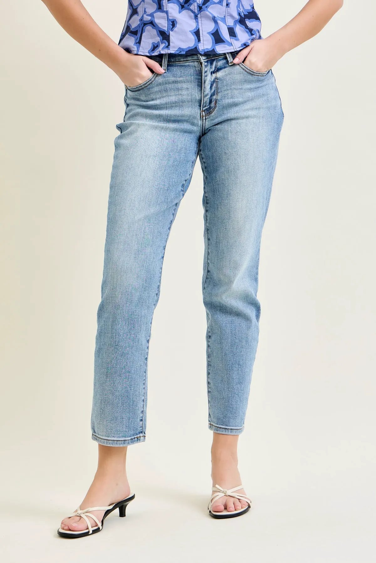 Lara Vintage Vibes Slim Jeans with a Pocket Perk