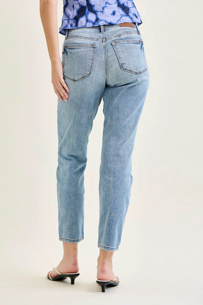 Lara Vintage Vibes Slim Jeans with a Pocket Perk