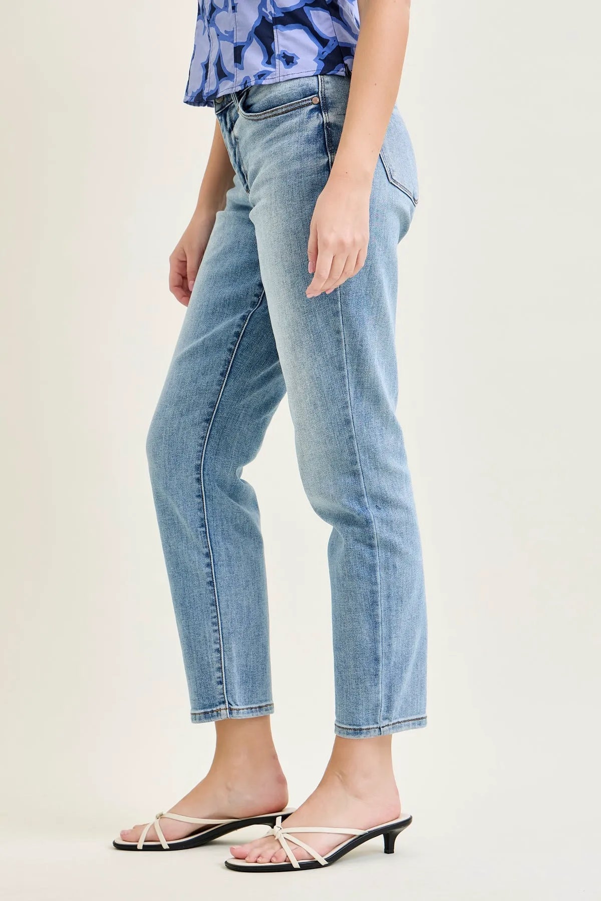 Lara Vintage Vibes Slim Jeans with a Pocket Perk