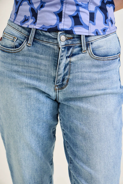 Lara Vintage Vibes Slim Jeans with a Pocket Perk