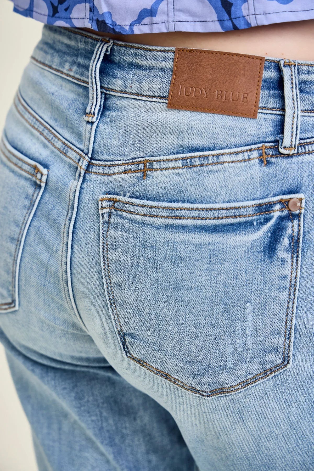Lara Vintage Vibes Slim Jeans with a Pocket Perk