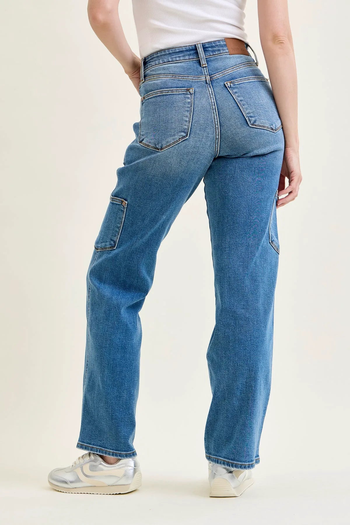 Brenda 90's Straight Vibes