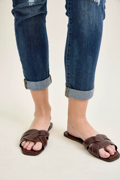 Billie Distressed Boyfriend with Cuffed Hem