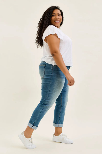 Billie Boyfriend With Cross-Back Belt Loops - PLUS