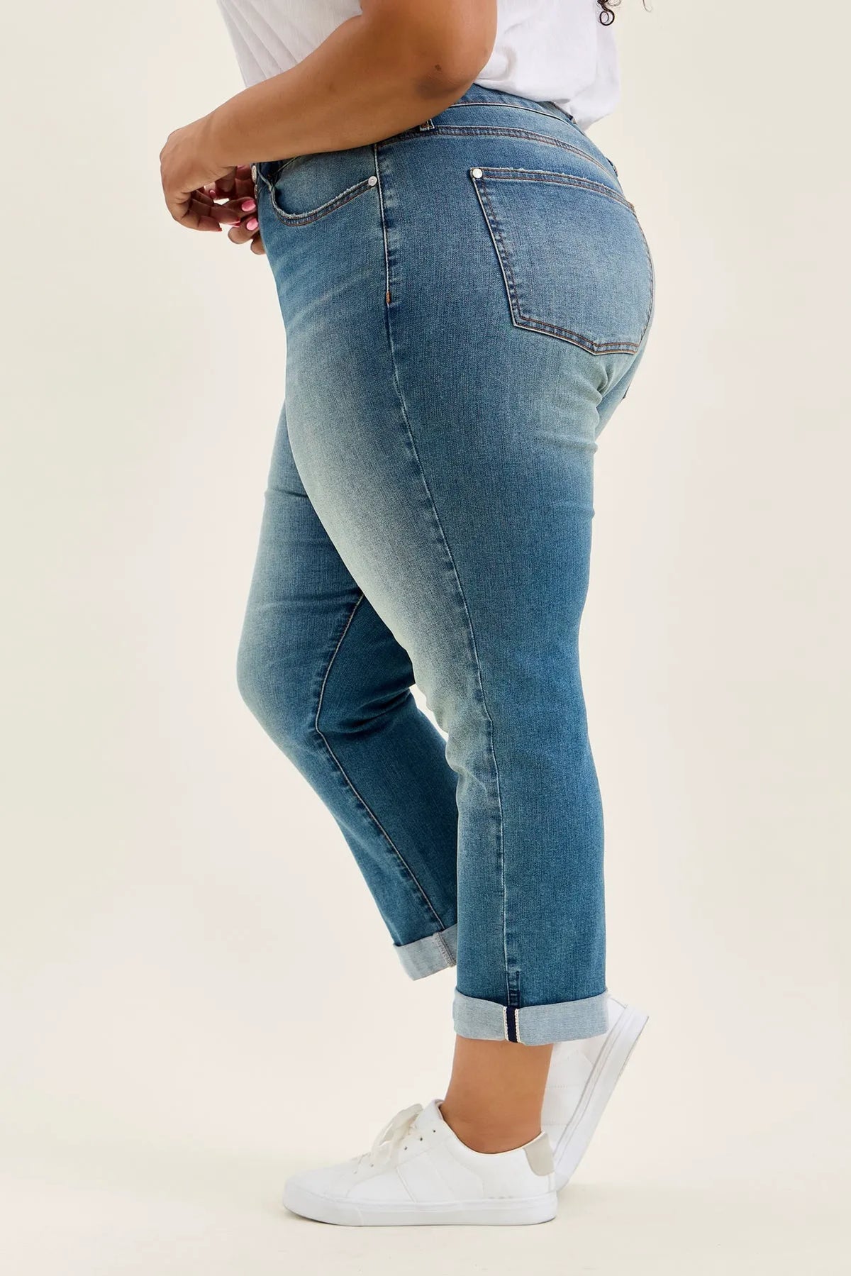 Billie Boyfriend With Cross-Back Belt Loops - PLUS