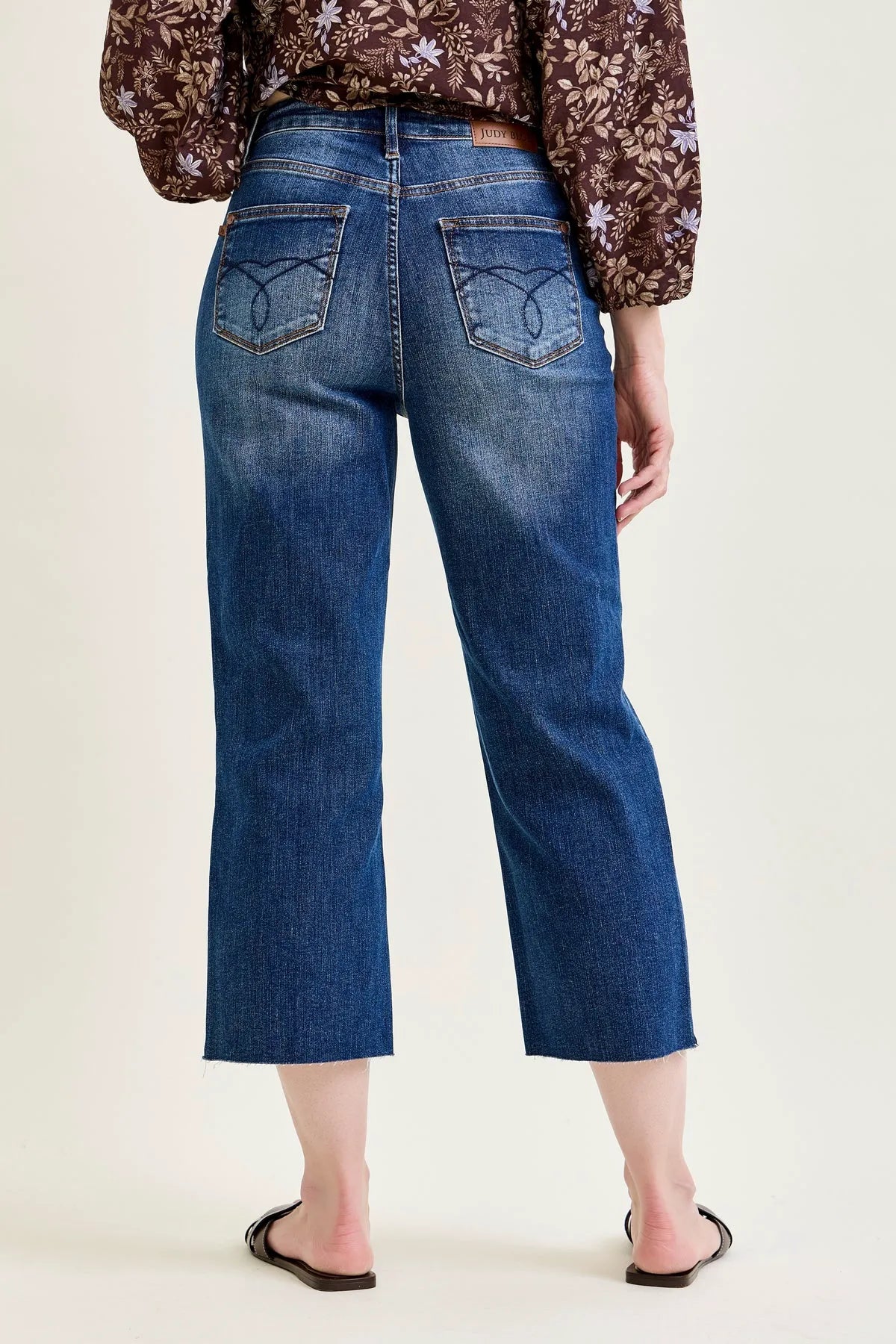 Dottie Back Pocket Classic Cropped Wide Leg Jeans