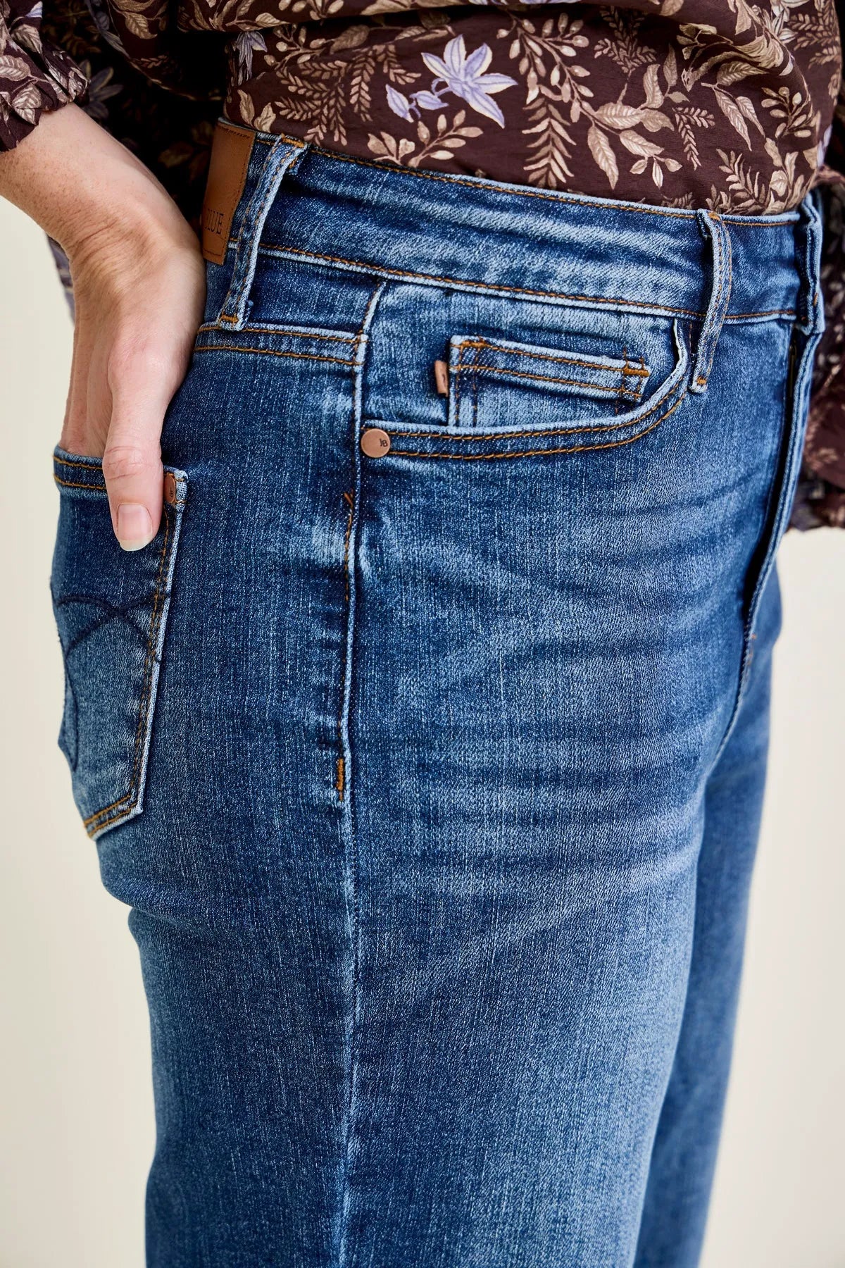 Dottie Back Pocket Classic Cropped Wide Leg Jeans