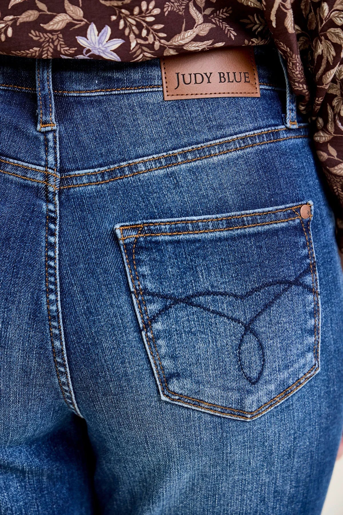 Dottie Back Pocket Classic Cropped Wide Leg Jeans